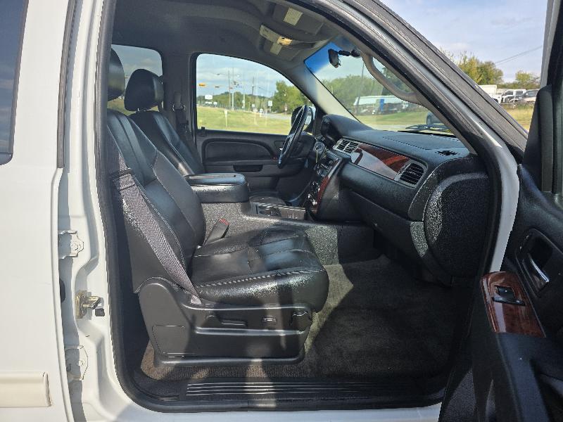 Chevrolet Suburban LT 1500 2WD 2013 Chevrolet Suburban LT 1500 2WD 2013