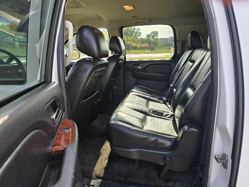 Chevrolet Suburban LT 1500 2WD 2013 Chevrolet Suburban LT 1500 2WD 2013