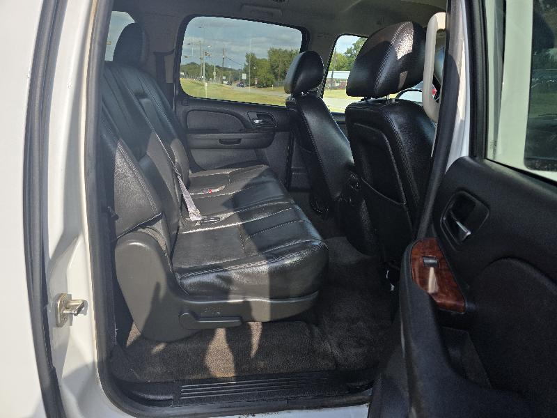 Chevrolet Suburban LT 1500 2WD 2013 Chevrolet Suburban LT 1500 2WD 2013