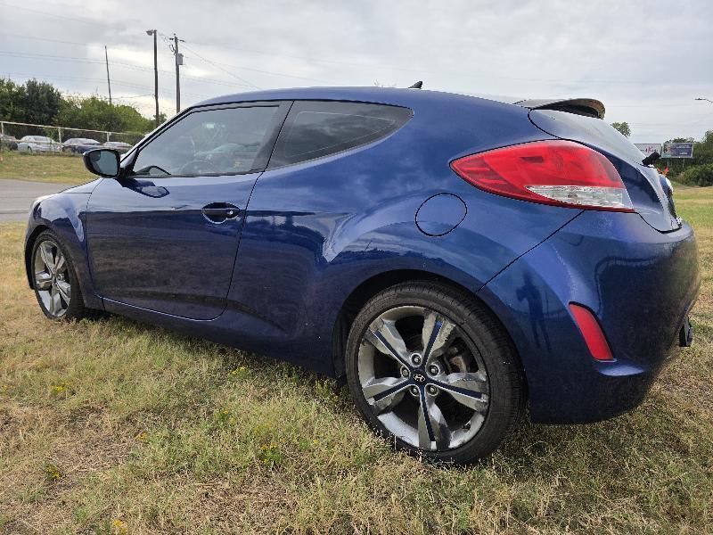 Hyundai Veloster Base 6MT 2017