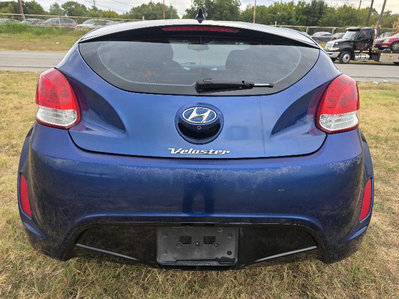 Hyundai Veloster Base 6MT 2017