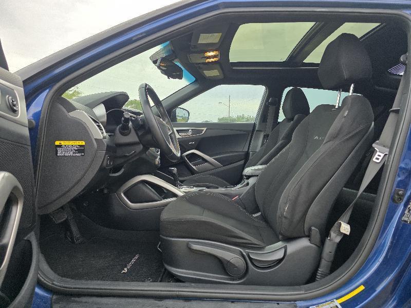 Hyundai Veloster Base 6MT 2017