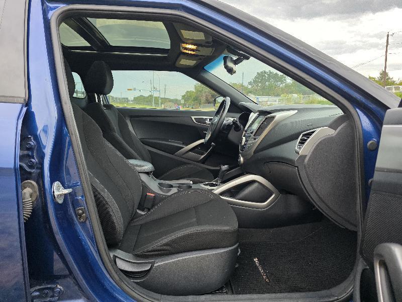 Hyundai Veloster Base 6MT 2017