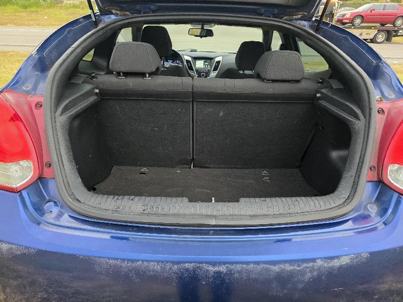 Hyundai Veloster Base 6MT 2017