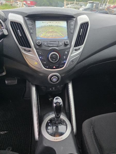 Hyundai Veloster Base 6MT 2017