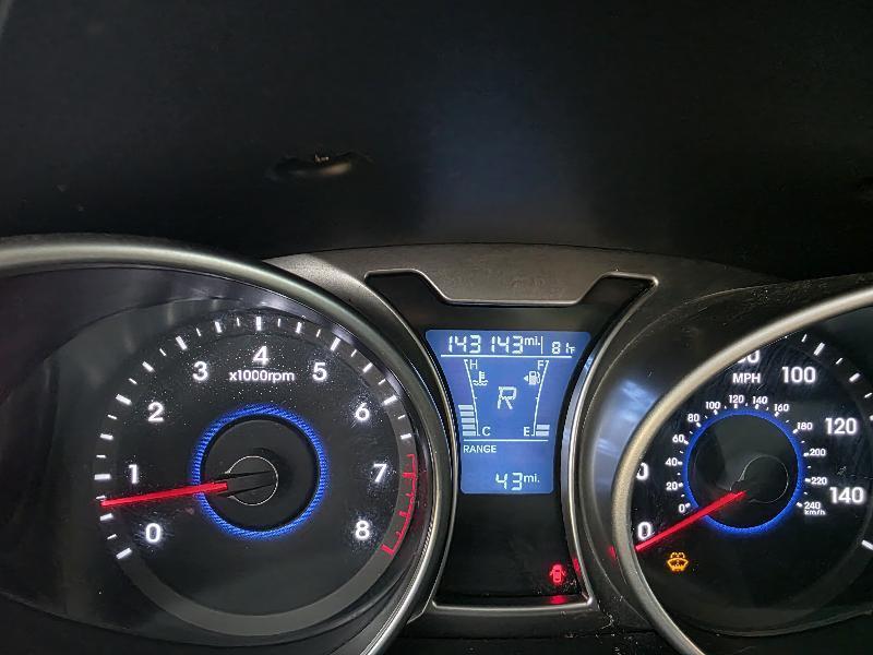 Hyundai Veloster Base 6MT 2017
