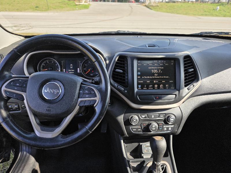 Jeep Cherokee Latitude FWD 2015