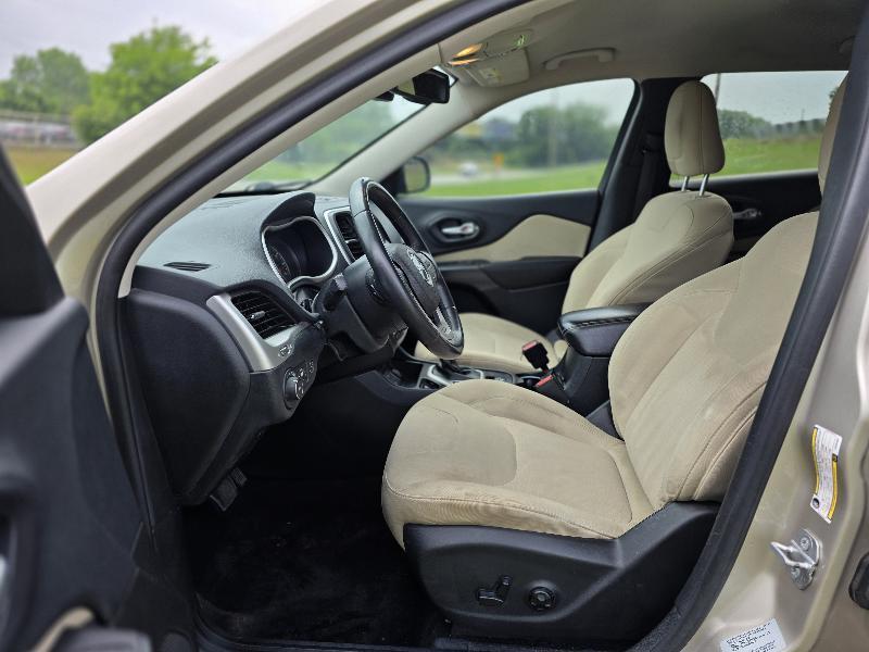 Jeep Cherokee Latitude FWD 2015