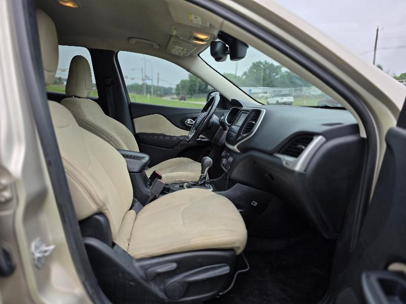 Jeep Cherokee Latitude FWD 2015