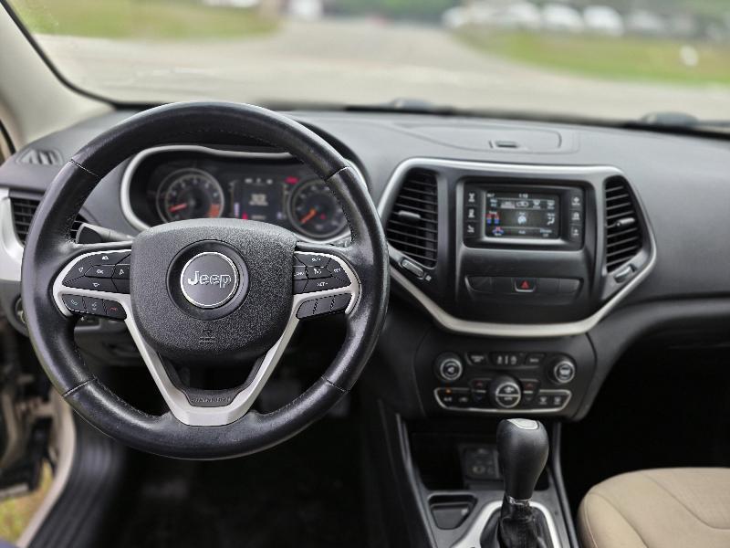 Jeep Cherokee Latitude FWD 2015