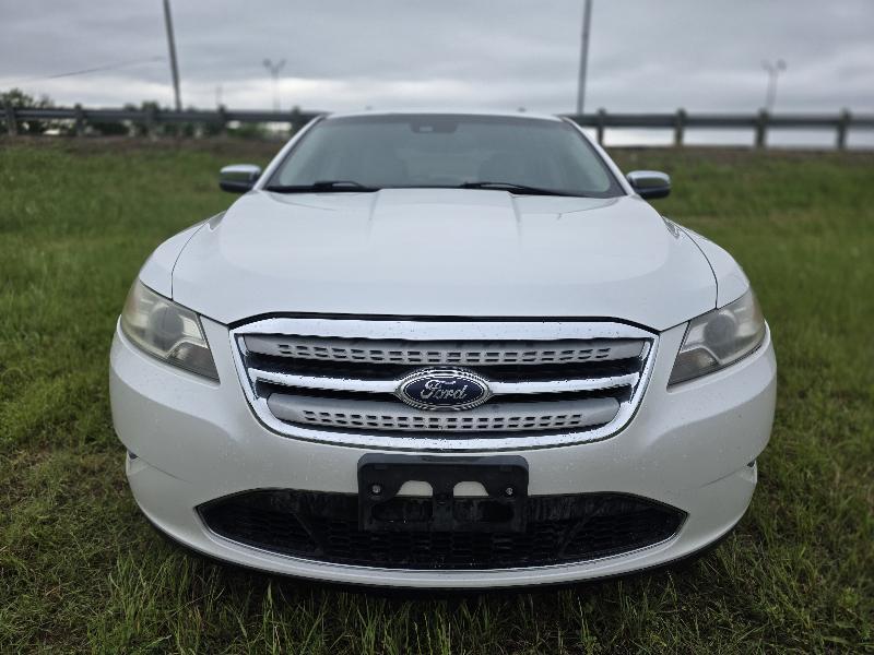 Ford Taurus Limited FWD 2010