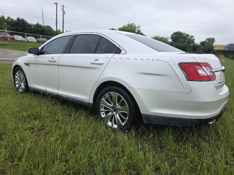 Ford Taurus Limited FWD 2010