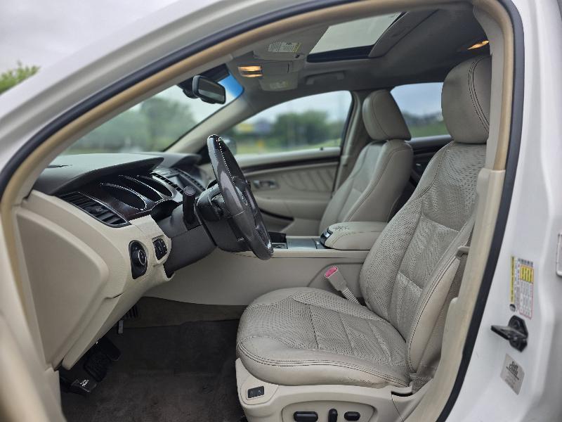 Ford Taurus Limited FWD 2010