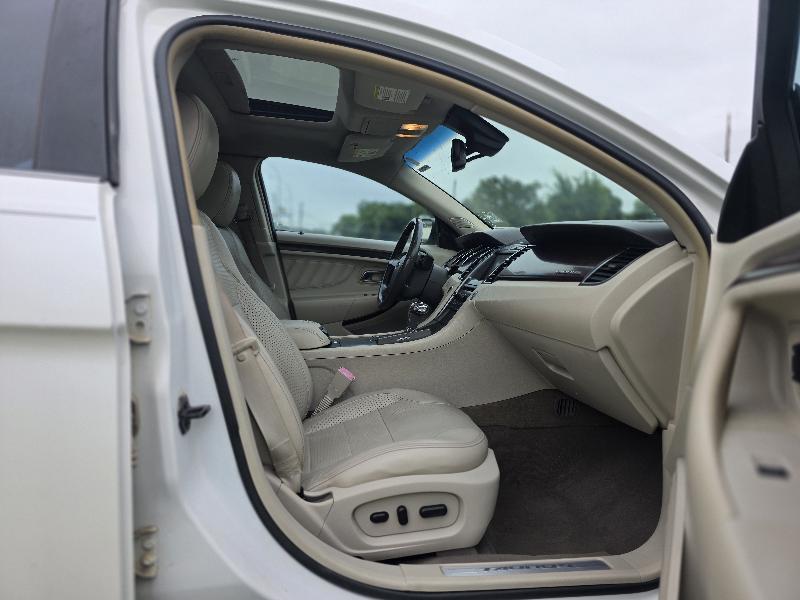 Ford Taurus Limited FWD 2010