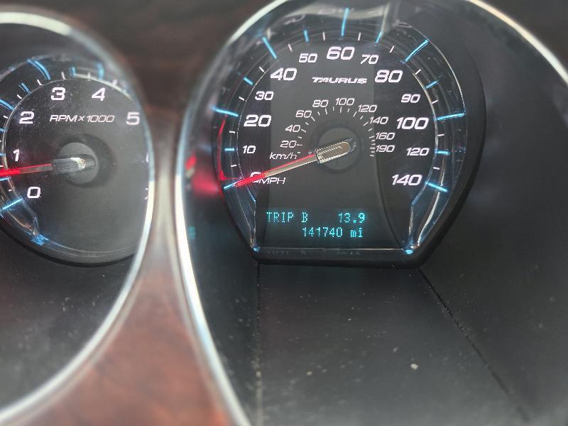 Ford Taurus Limited FWD 2010