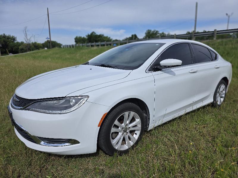 2016 Chrysler 200 Limited's photo