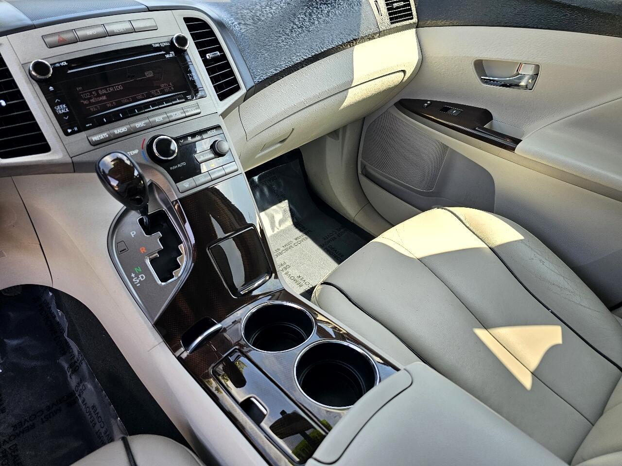 Toyota Venza LE I4 AWD 2012