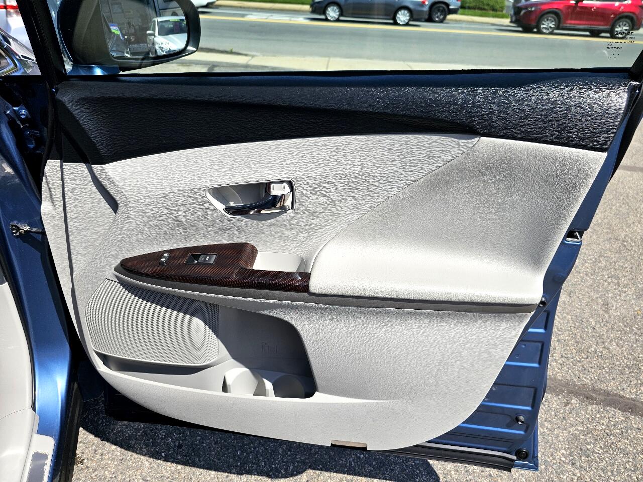 Toyota Venza LE I4 AWD 2012