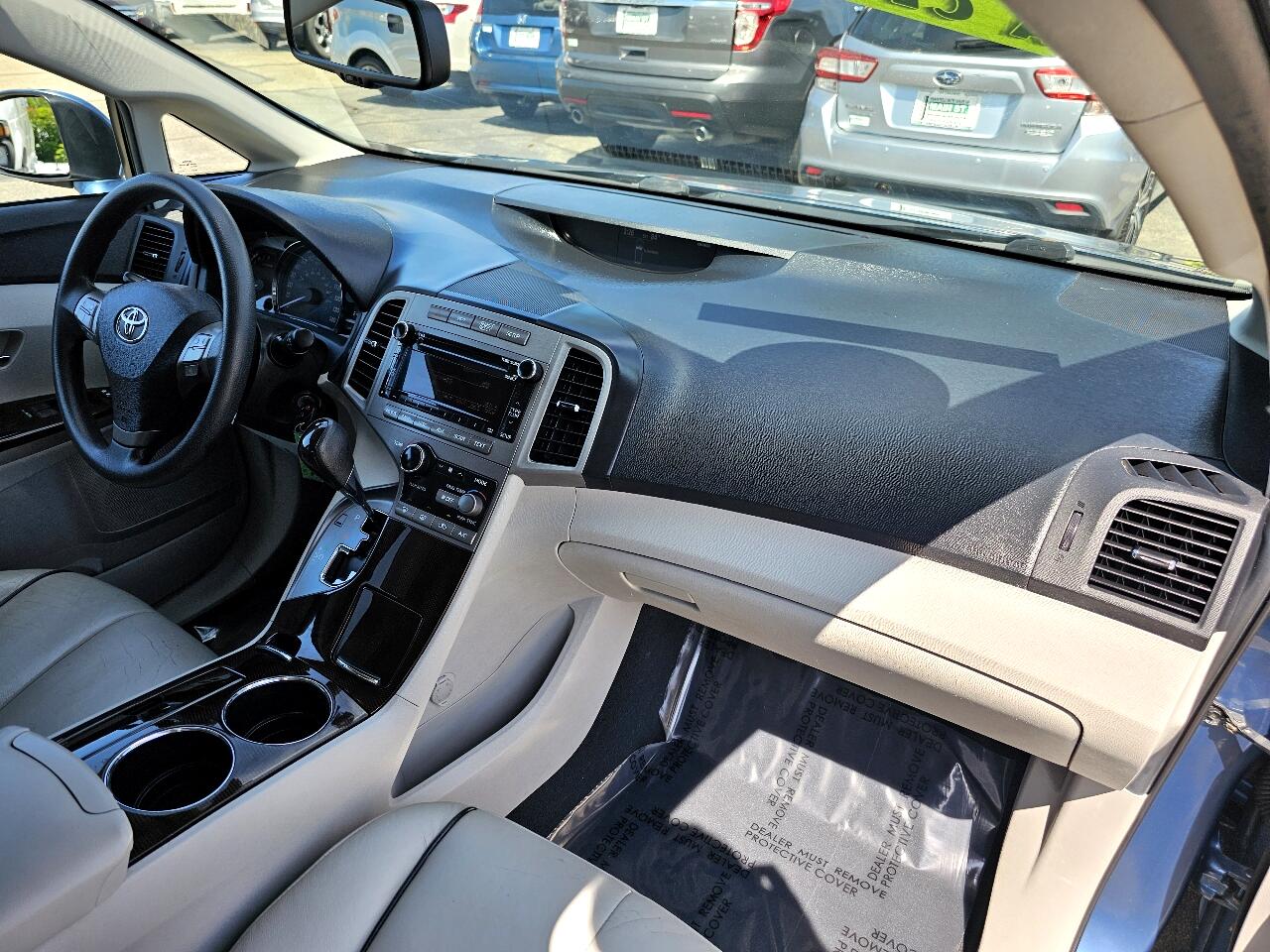 Toyota Venza LE I4 AWD 2012