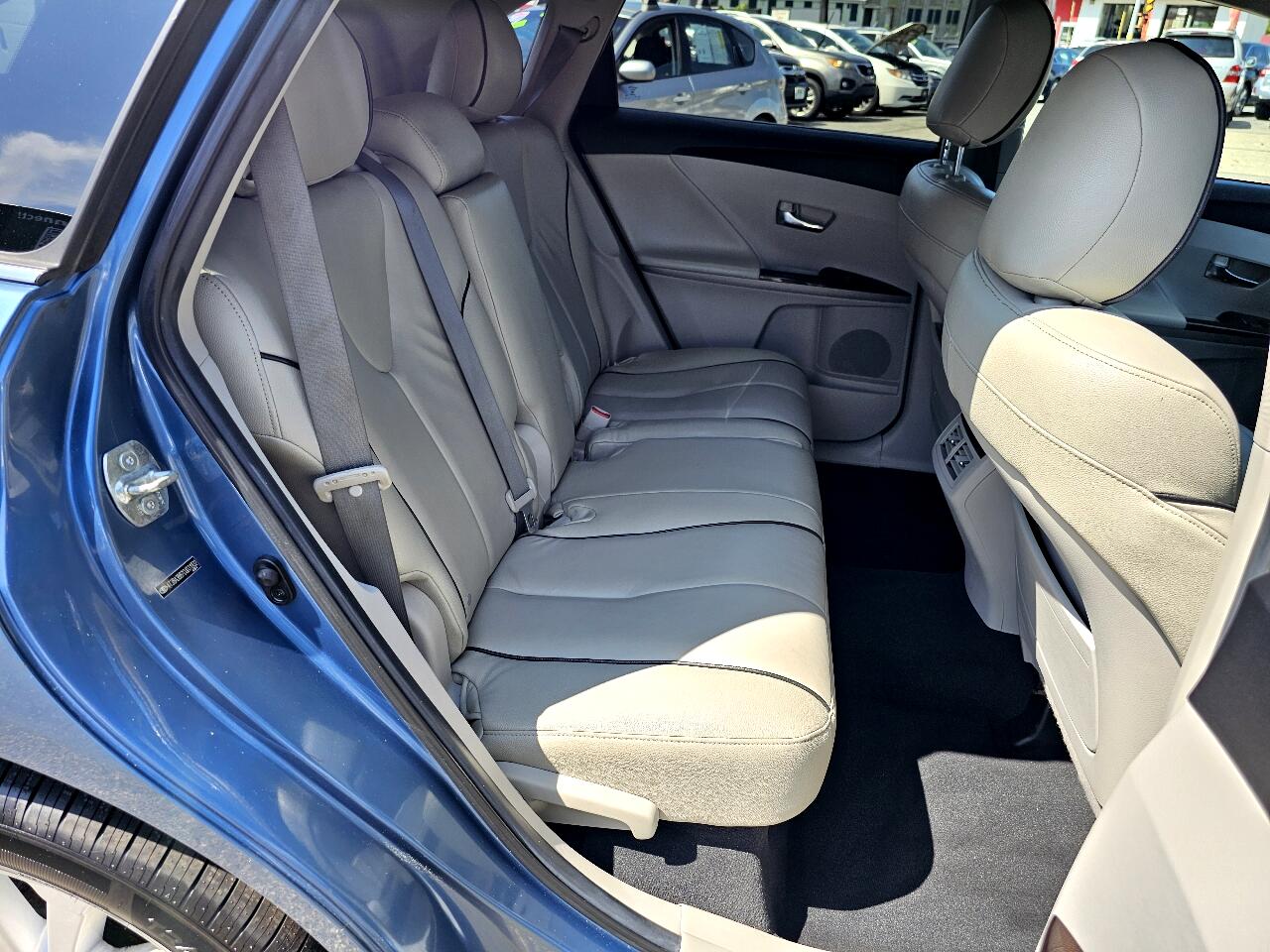 Toyota Venza LE I4 AWD 2012