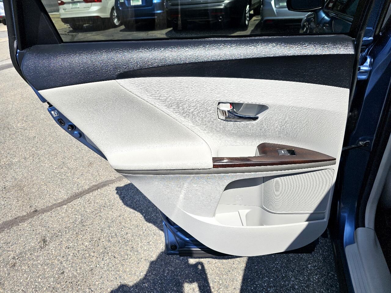Toyota Venza LE I4 AWD 2012