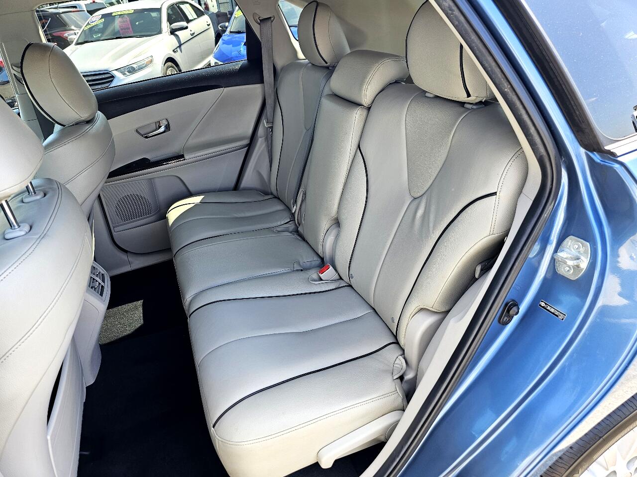 Toyota Venza LE I4 AWD 2012