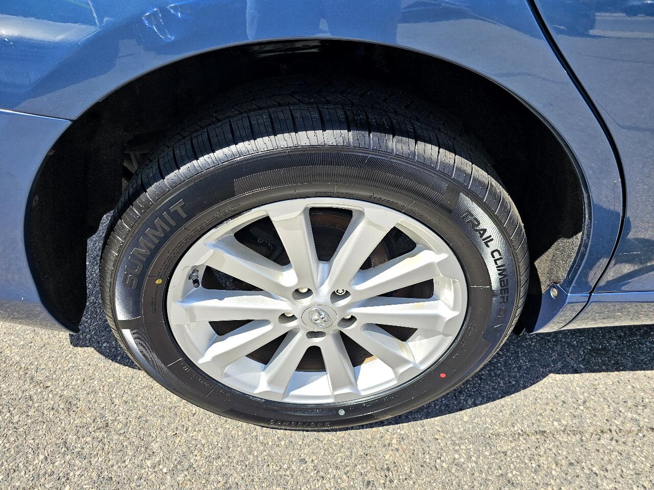 Toyota Venza LE I4 AWD 2012
