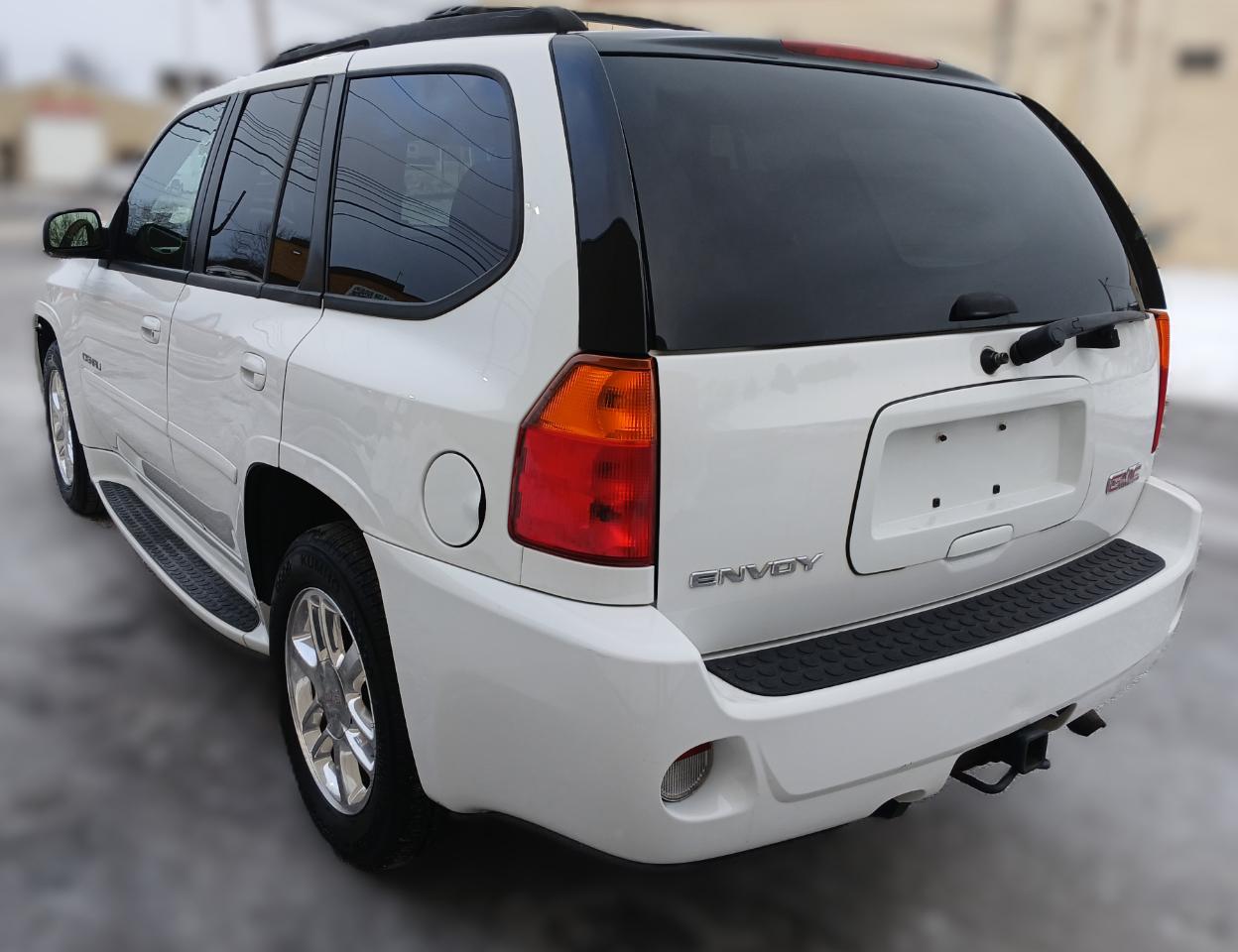 GMC Envoy XL Denali 4WD 2008