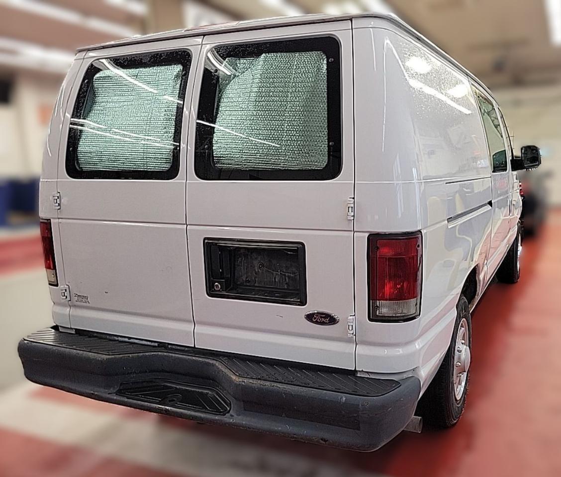 Ford Econoline E-150 2011