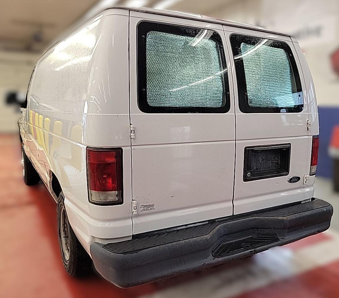 Ford Econoline E-150 2011