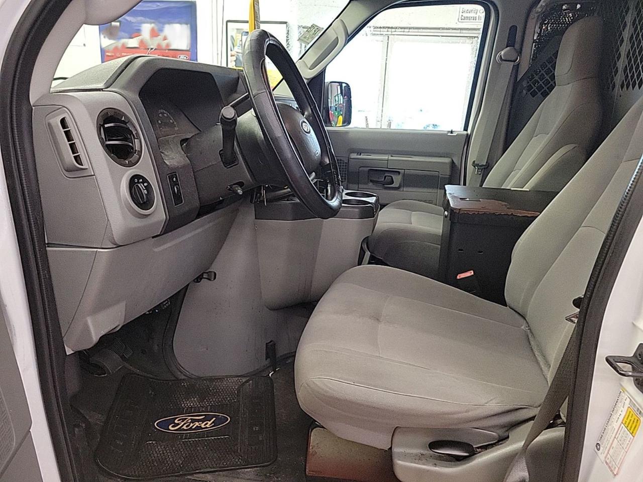 Ford Econoline E-150 2011