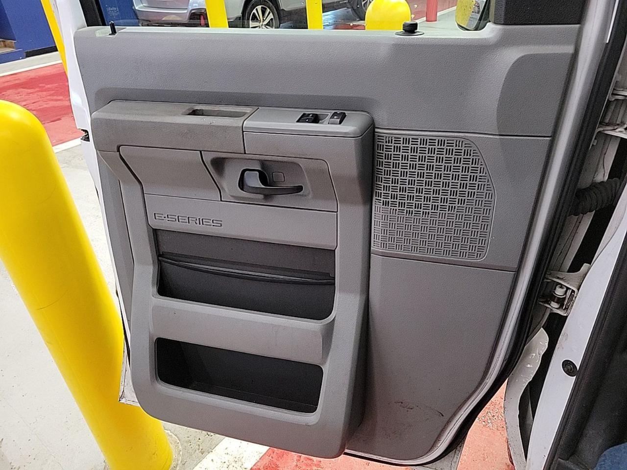 Ford Econoline E-150 2011