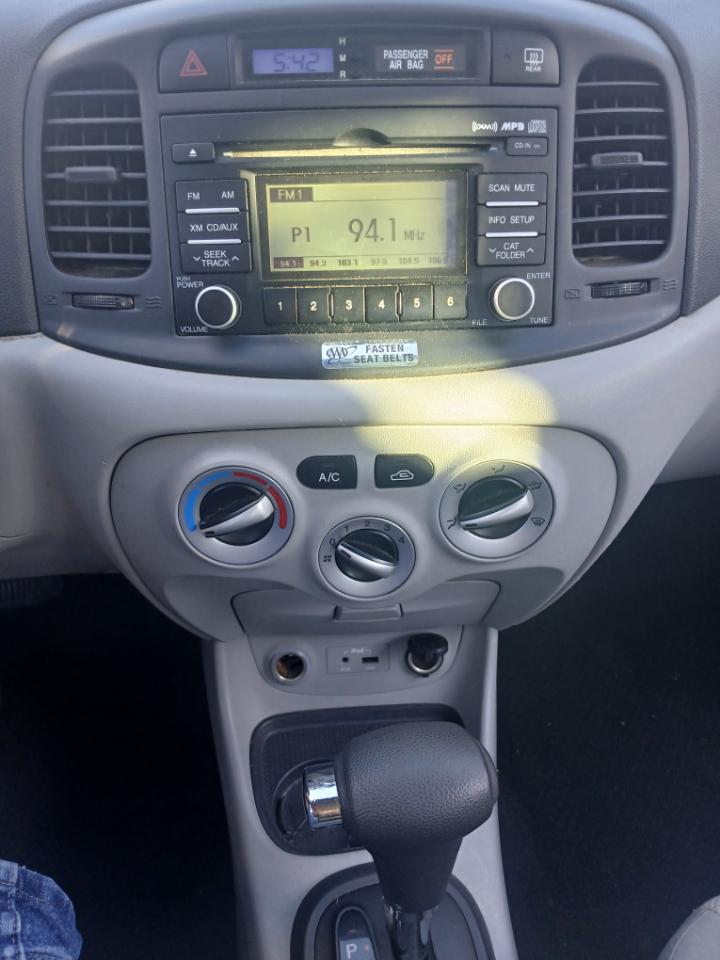Hyundai Accent GLS 4-Door 2010