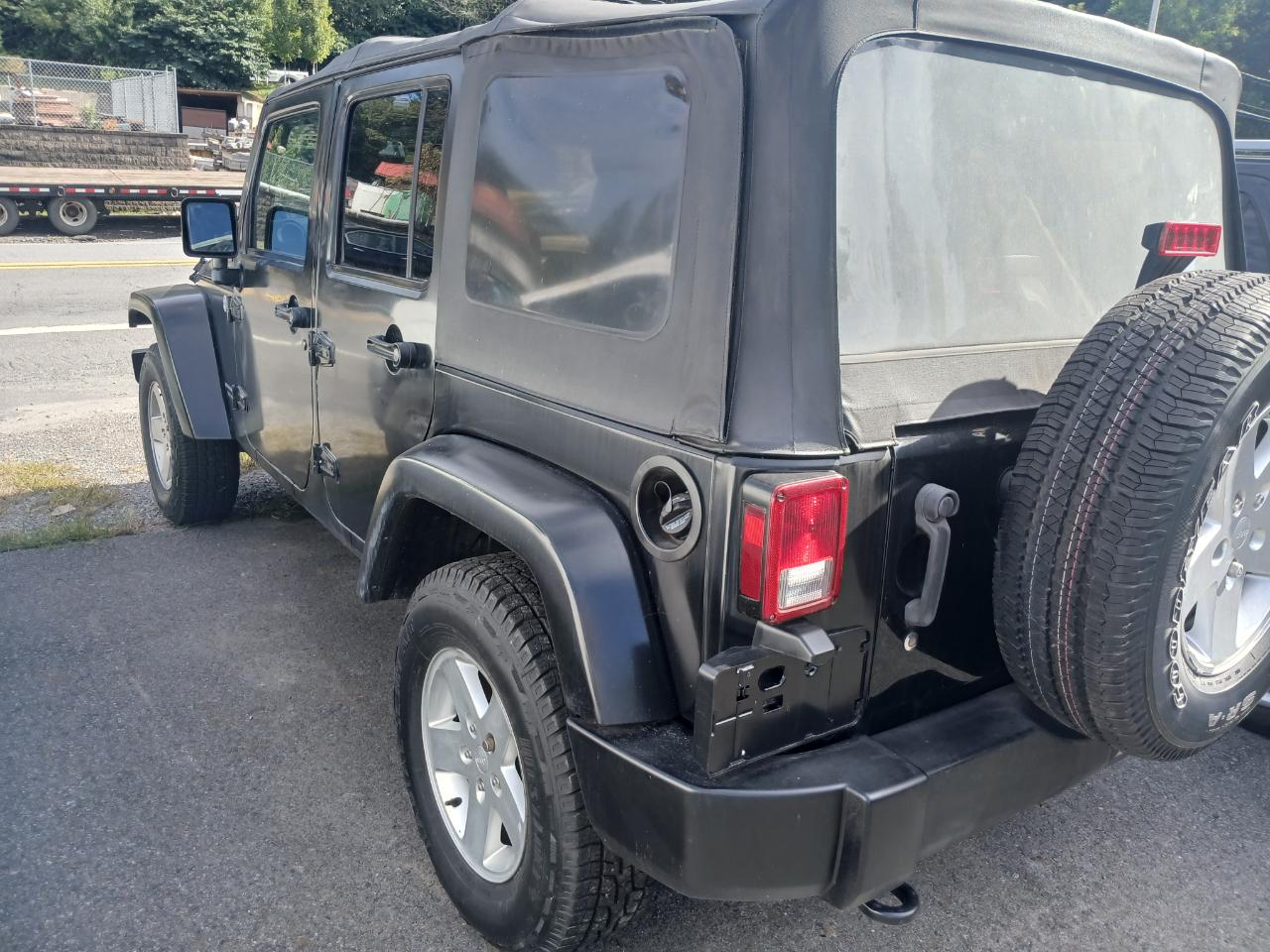 Jeep Wrangler Unlimited Sport 4WD 2011