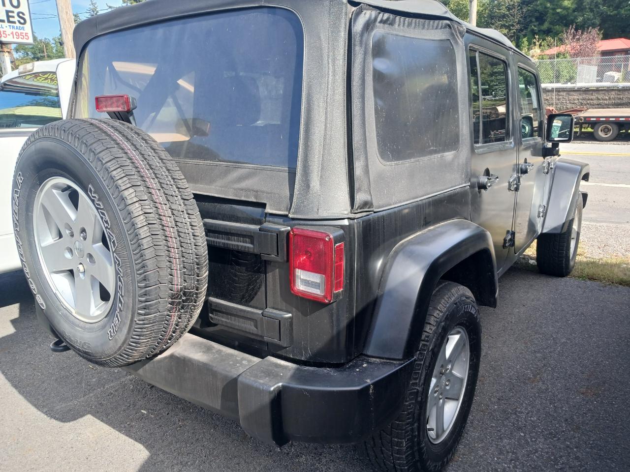 Jeep Wrangler Unlimited Sport 4WD 2011