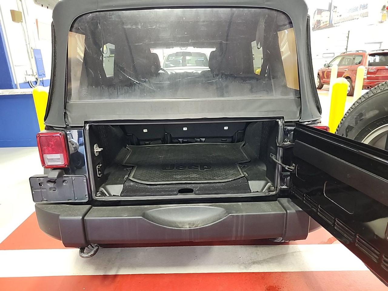 Jeep Wrangler Unlimited Sport 4WD 2011