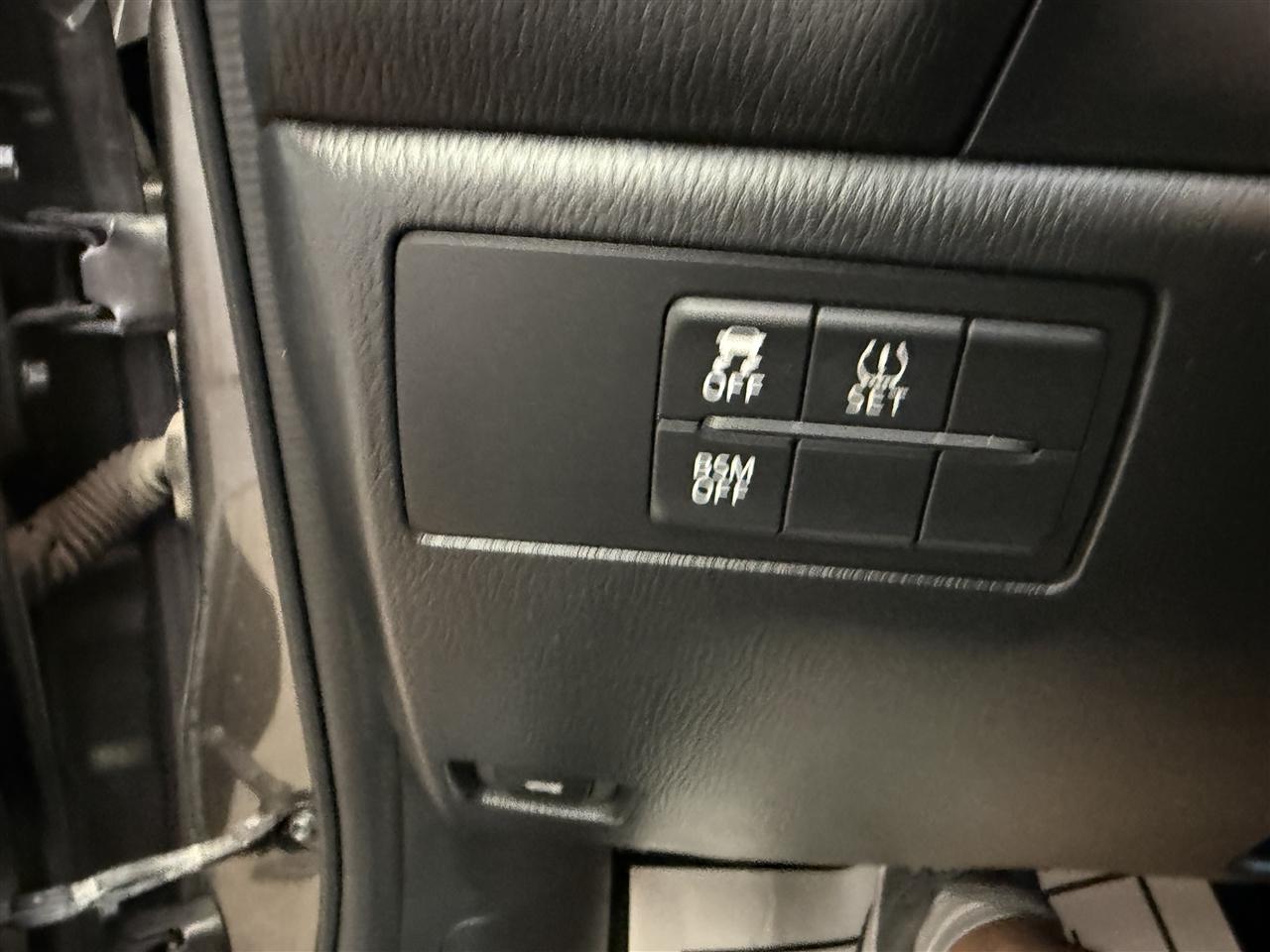 Mazda MAZDA3 i Touring AT 4-Door 2015