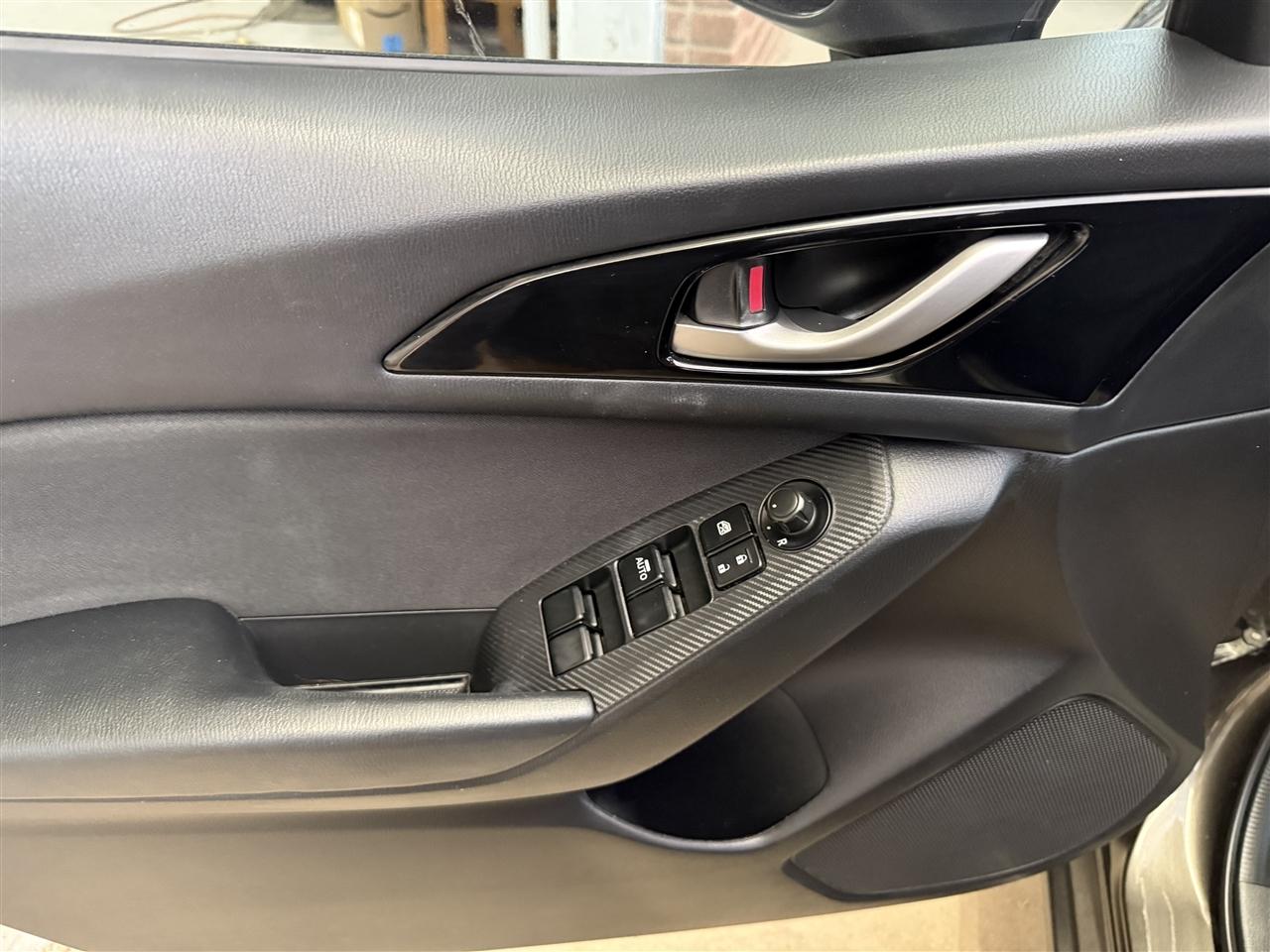 Mazda MAZDA3 i Touring AT 4-Door 2015