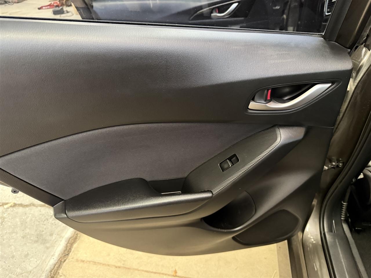 Mazda MAZDA3 i Touring AT 4-Door 2015