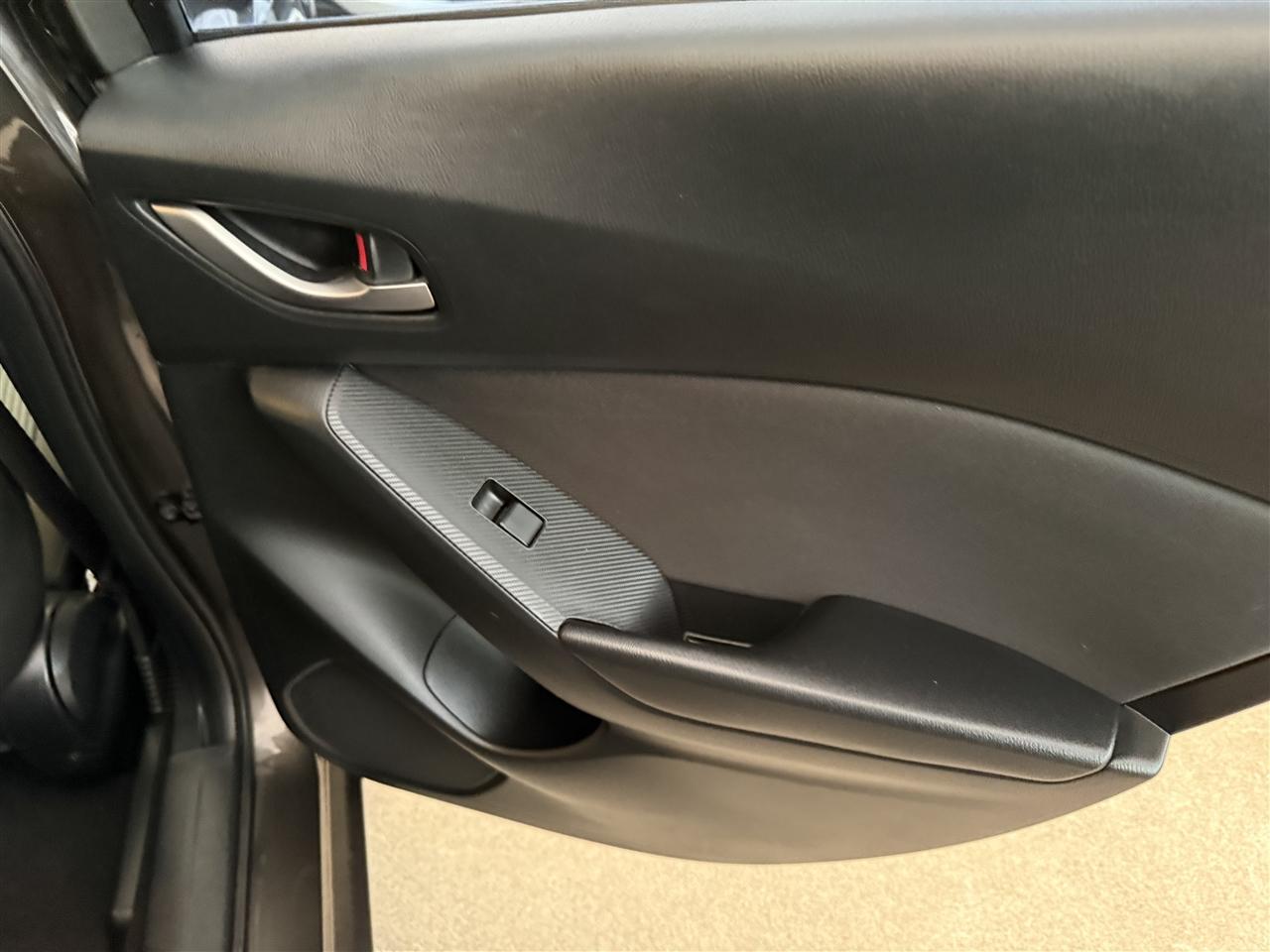 Mazda MAZDA3 i Touring AT 4-Door 2015