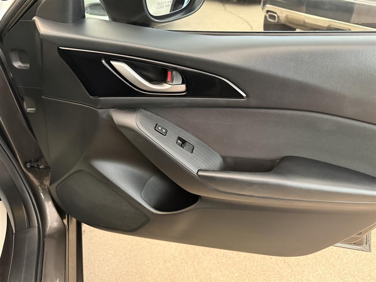 Mazda MAZDA3 i Touring AT 4-Door 2015