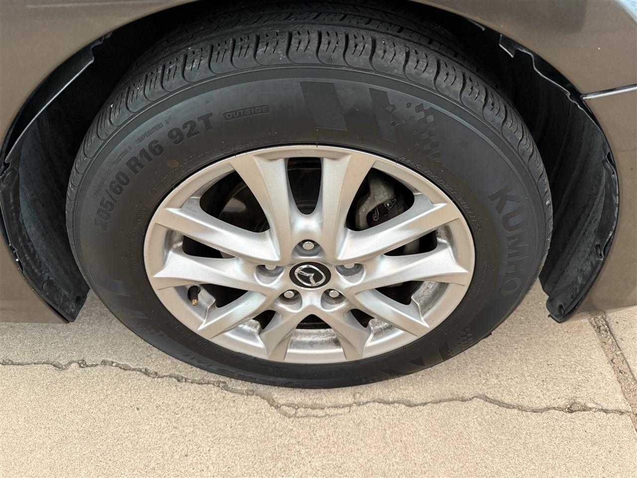 Mazda MAZDA3 i Touring AT 4-Door 2015