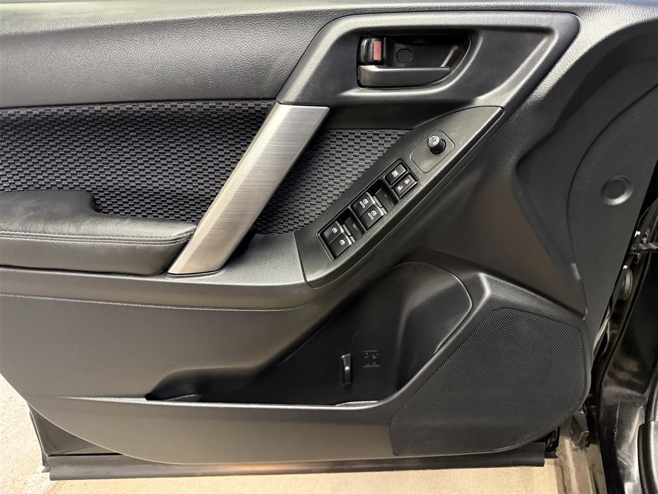 Subaru Forester 2.5i Premium PZEV CVT 2017