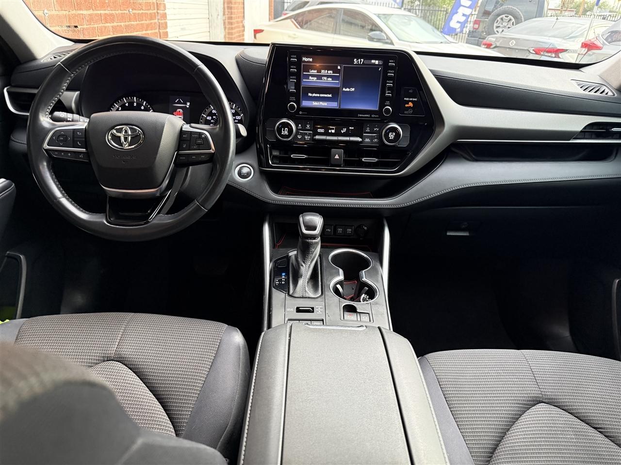 Toyota Highlander LE AWD V6 2021