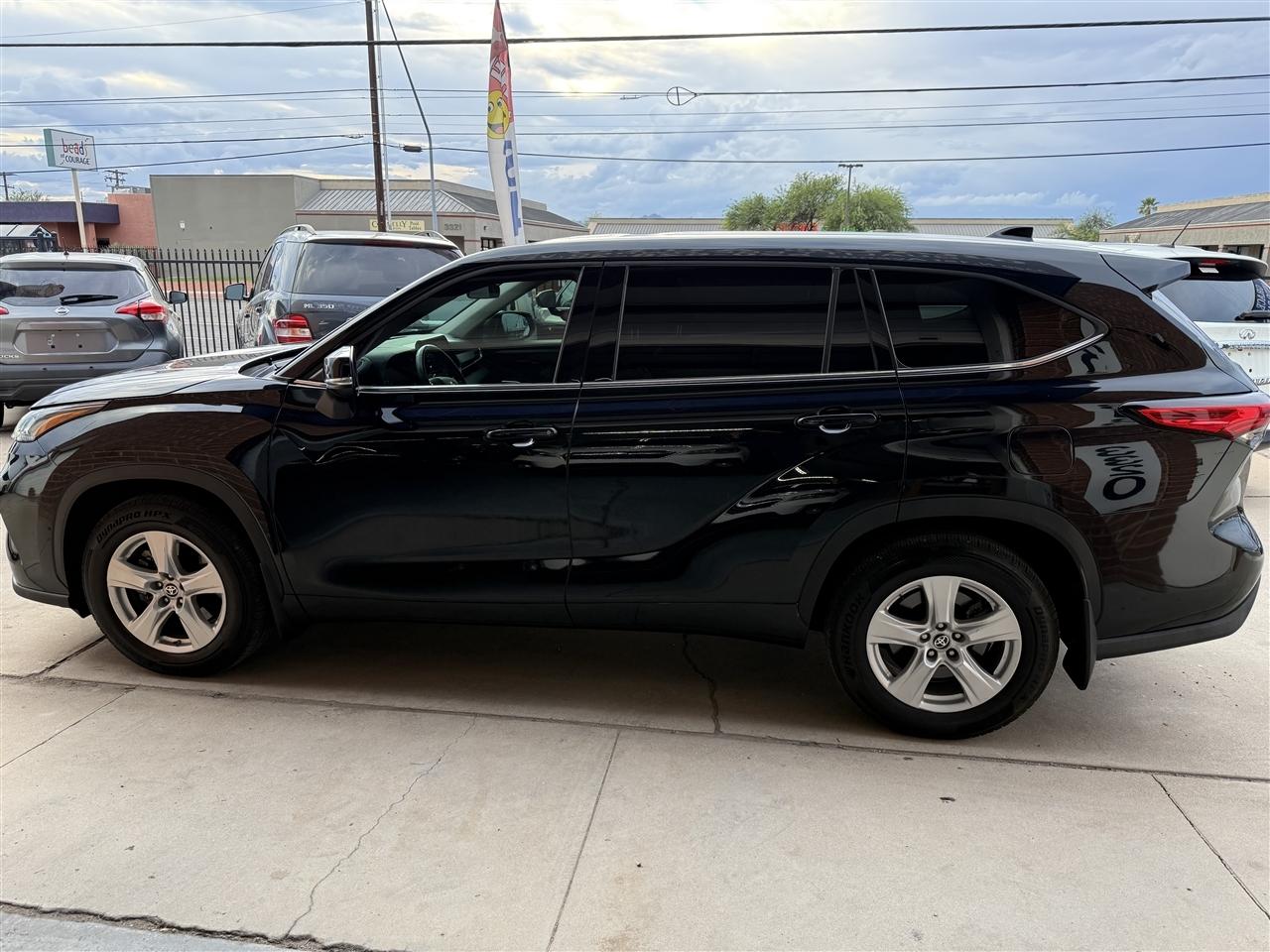 Toyota Highlander LE AWD V6 2021