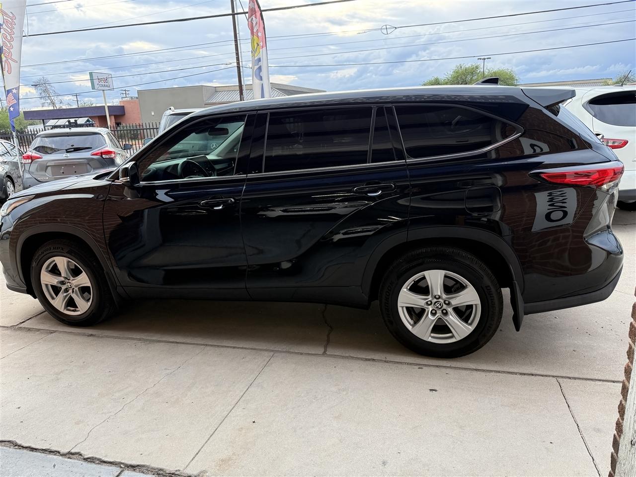 Toyota Highlander LE AWD V6 2021