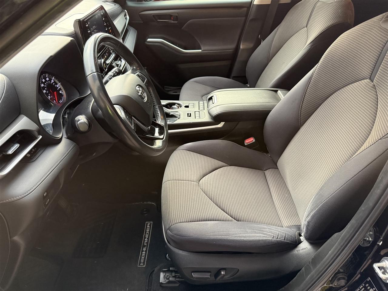 Toyota Highlander LE AWD V6 2021