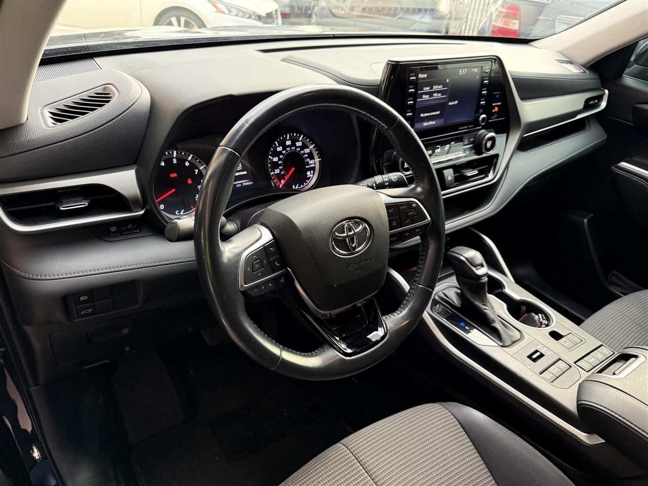 Toyota Highlander LE AWD V6 2021