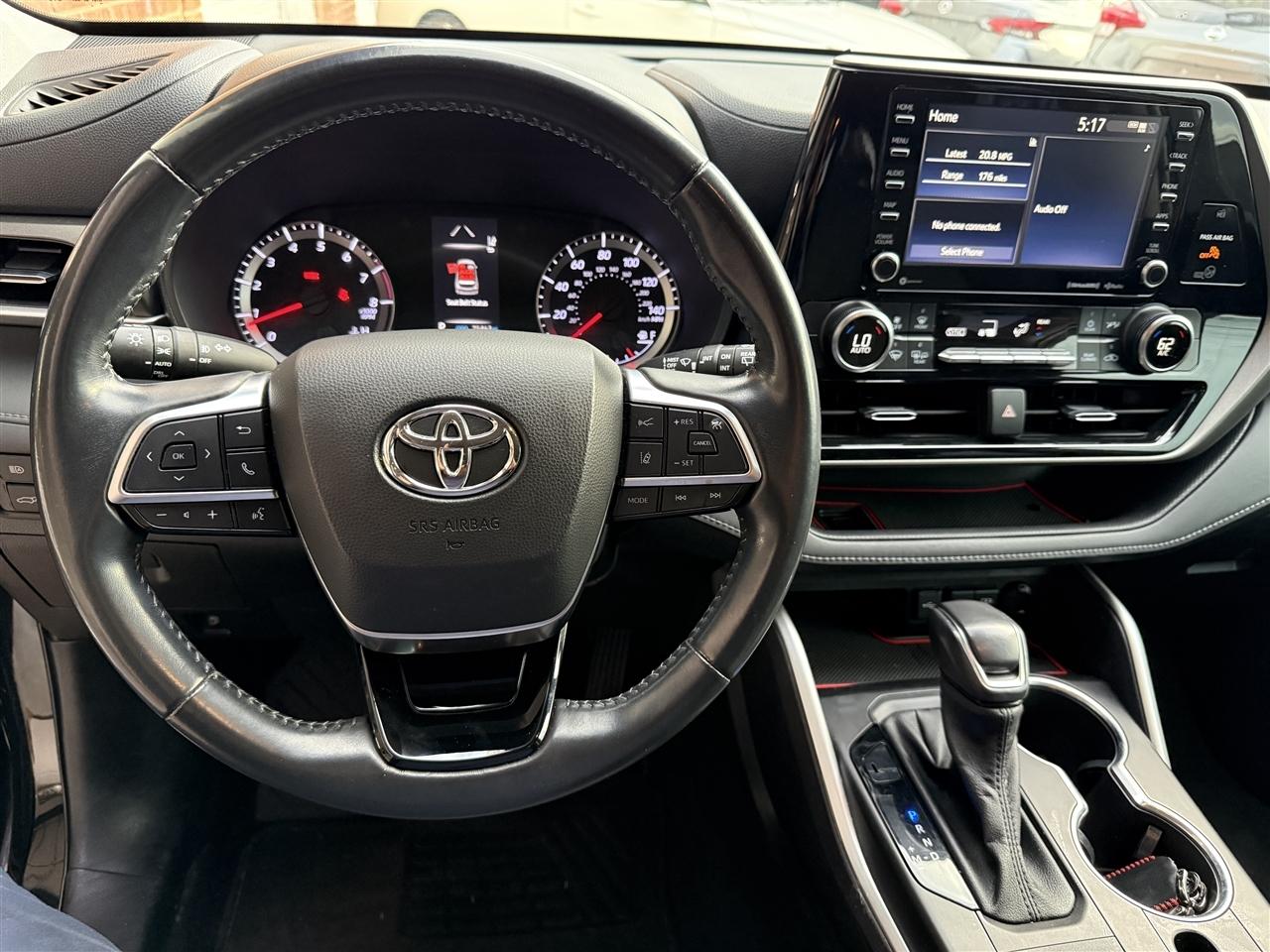 Toyota Highlander LE AWD V6 2021