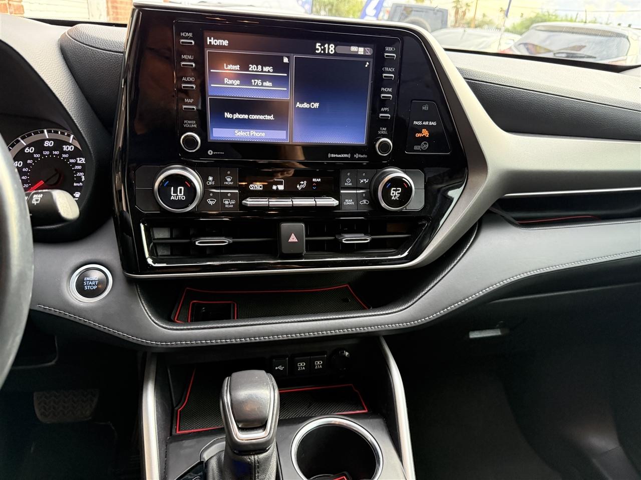Toyota Highlander LE AWD V6 2021